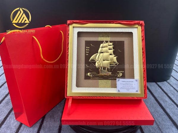 Tranh Thuận buồm xuôi gió dát vàng 24k 30x30cm