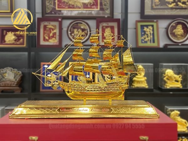 Mô Hình Thuyền Buồm Mạ Vàng 24k