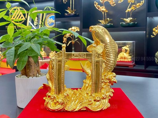 Tượng Cá Chép Vượt Vũ Môn Hóa Rồng Dát Vàng 24K