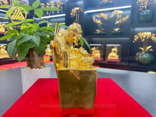 Tượng Quản Gia Ngồi Bàn Dát Vàng 24K